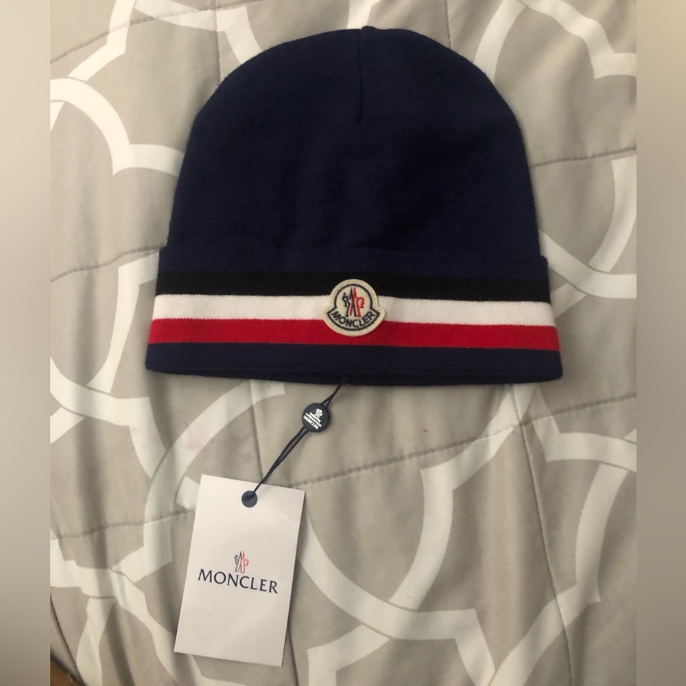 Moncler hat